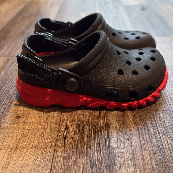 Crocs (Toddler) - Picture 2 of 10